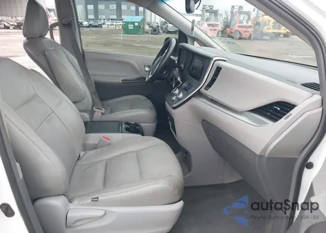 2015 Toyota Sienna Le 8 Passenger z USA, uszkodzony, nr VIN 5TDKK3DC3FS566118